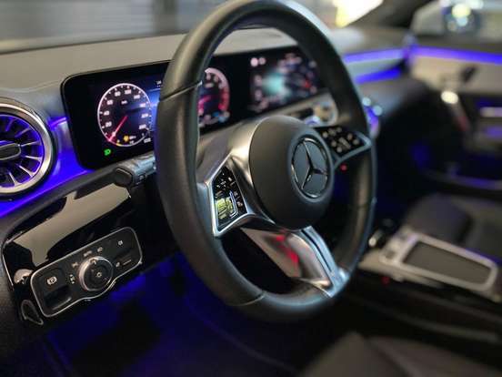 MERCEDES-BENZ-CLA 200-2024