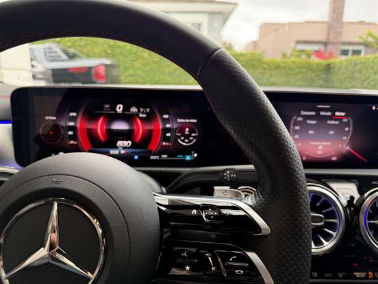 MERCEDES-BENZ-CLA 200-2025