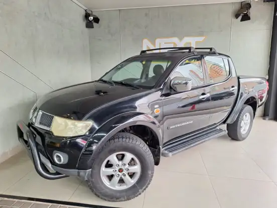 MITSUBISHI-L200 TRITON-3.5 HPE 4X4 CD V6 24V FLEX 4P AUTOMÁTICO MITSUBISHI-L200 TRITON-2013