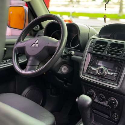 MITSUBISHI-PAJERO TR4-2012