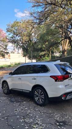 MITSUBISHI OUTLANDER 2.2 MIVEC DI-D DIESEL HPE-S AWD AUTOMÁTICO