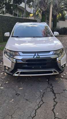 MITSUBISHI-OUTLANDER-2.2 MIVEC DI-D DIESEL HPE-S AWD AUTOMÁTICO MITSUBISHI-OUTLANDER-2018