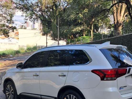 MITSUBISHI-OUTLANDER-2.2 MIVEC DI-D DIESEL HPE-S AWD AUTOMÁTICO MITSUBISHI-OUTLANDER-2018