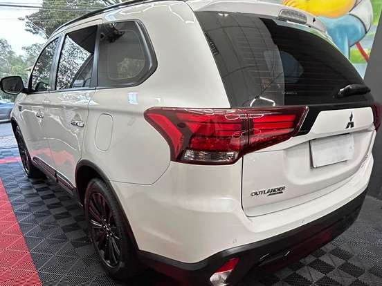 MITSUBISHI-OUTLANDER-3.0 MIVEC V6 GASOLINA HPE-S BLACK EDITION AWD AUTOMÁTICO MITSUBISHI-OUTLANDER-2021