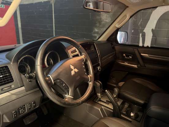 MITSUBISHI-PAJERO-2018