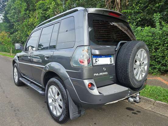 MITSUBISHI-PAJERO TR4-2.0 4X2 16V 140CV FLEX 4P AUTOMÁTICO MITSUBISHI-PAJERO TR4-2012