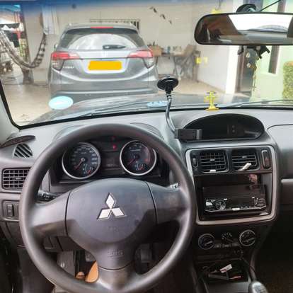 MITSUBISHI-PAJERO TR4-2011
