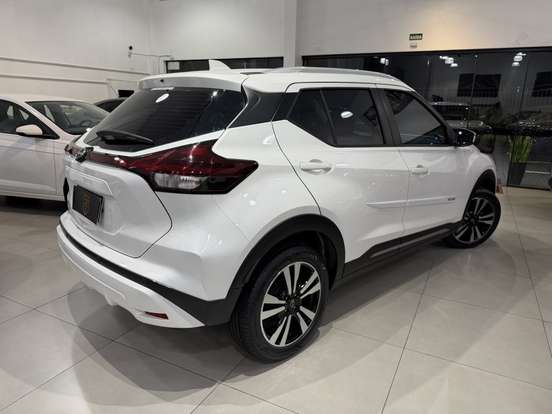 NISSAN-KICKS-2023