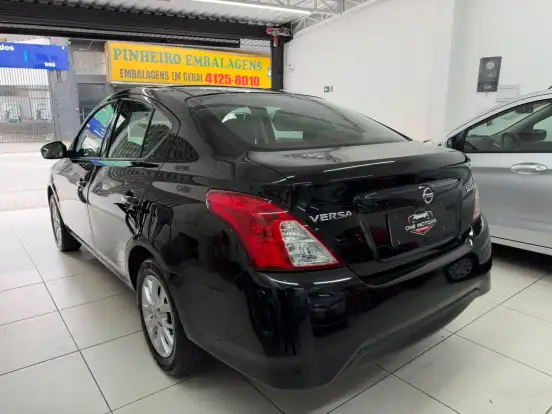 NISSAN-VERSA-2019