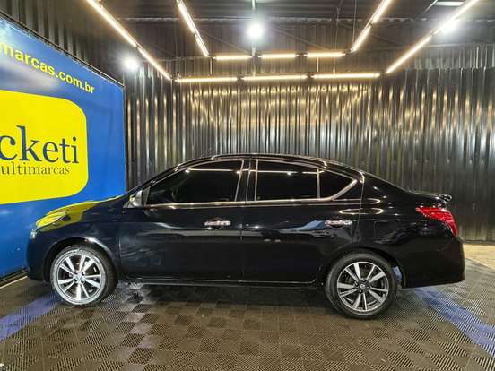 NISSAN-VERSA-2019