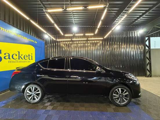 NISSAN-VERSA-2019