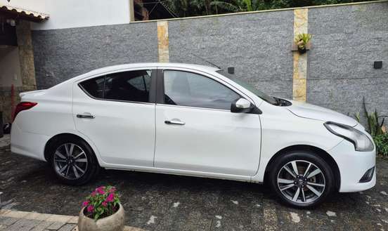 NISSAN-VERSA-2019