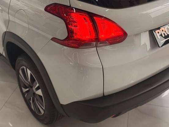 PEUGEOT-2008-2021