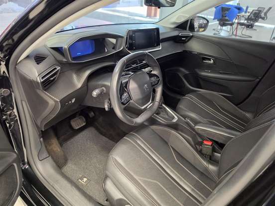 PEUGEOT-208-2021