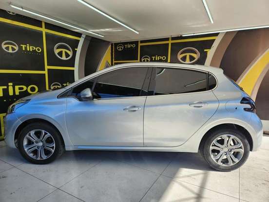 PEUGEOT-208-2014