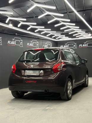 PEUGEOT-208-2013