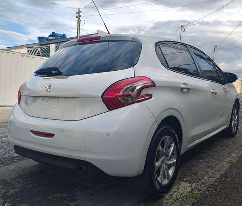 PEUGEOT-208-2014