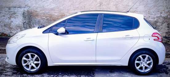 PEUGEOT-208-2014