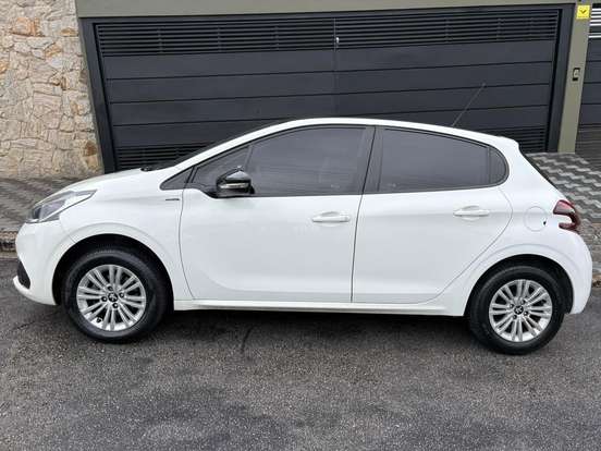 PEUGEOT-208-1.6 INCONCERT 16V FLEX 4P AUTOMÁTICO PEUGEOT-208-2018