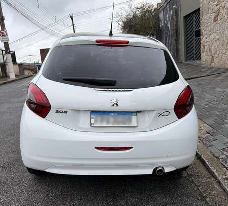 PEUGEOT-208-2018