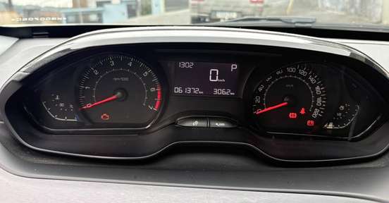 PEUGEOT-208-2018