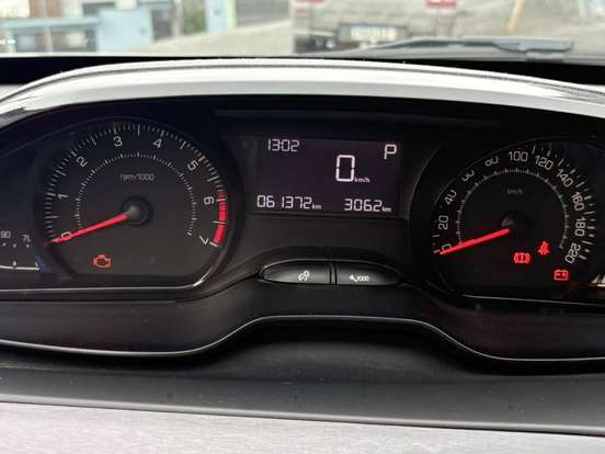 PEUGEOT-208-1.6 INCONCERT 16V FLEX 4P AUTOMÁTICO PEUGEOT-208-2018