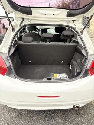 PEUGEOT-208-2018