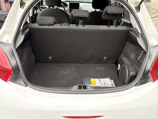 PEUGEOT-208-1.6 INCONCERT 16V FLEX 4P AUTOMÁTICO PEUGEOT-208-2018
