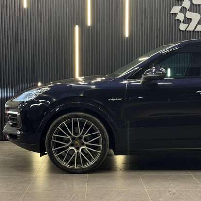 PORSCHE-CAYENNE-2022