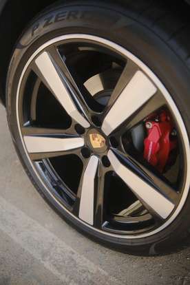 PORSCHE-CAYENNE-2023