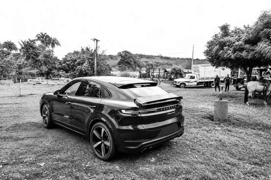 PORSCHE-CAYENNE-2023