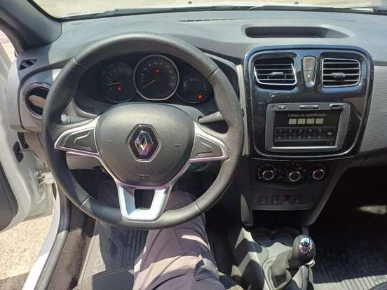 RENAULT-LOGAN-2024