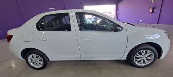 RENAULT-LOGAN-2024