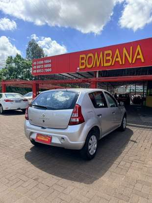 RENAULT-SANDERO-2013