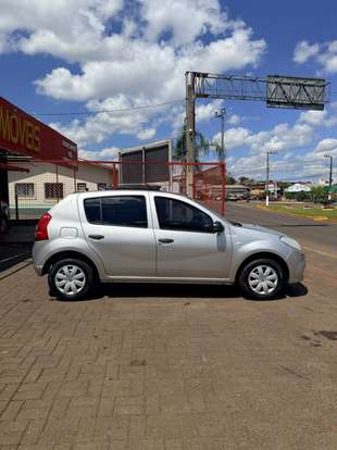 RENAULT-SANDERO-2013