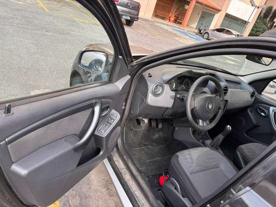 RENAULT-DUSTER-2012
