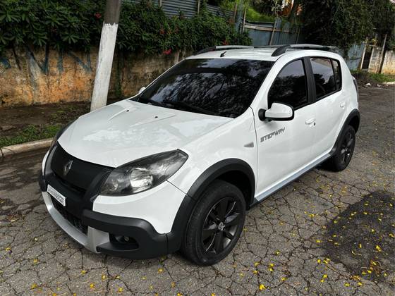 RENAULT SANDERO 1.6 STEPWAY 16V FLEX 4P AUTOMÁTICO