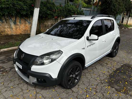 RENAULT-SANDERO-1.6 STEPWAY 16V FLEX 4P AUTOMÁTICO RENAULT-SANDERO-2013