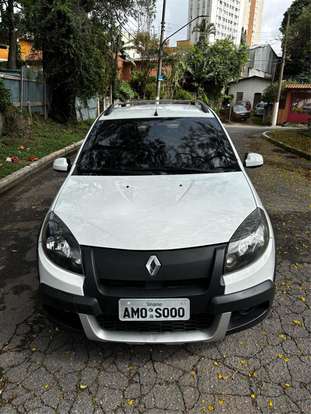 RENAULT-SANDERO-2013