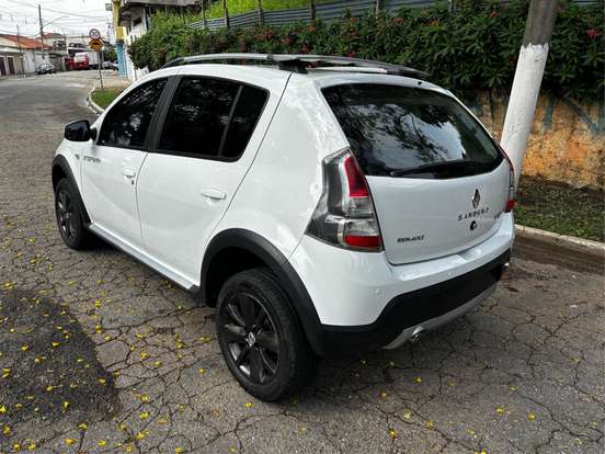 RENAULT-SANDERO-1.6 STEPWAY 16V FLEX 4P AUTOMÁTICO RENAULT-SANDERO-2013
