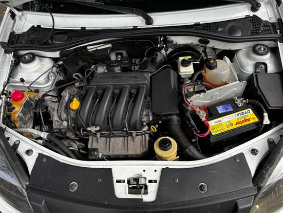 RENAULT-SANDERO-2013
