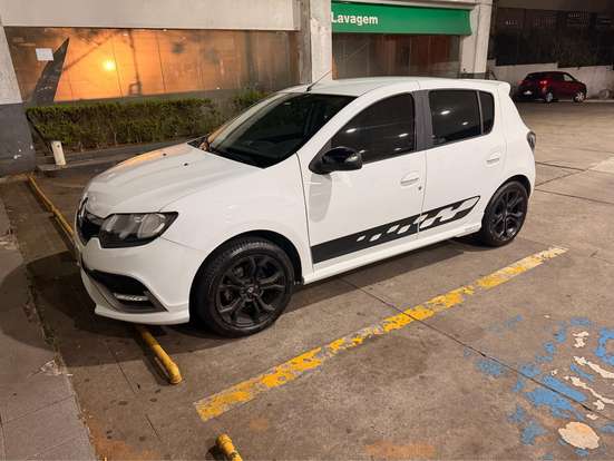 RENAULT-SANDERO-2017