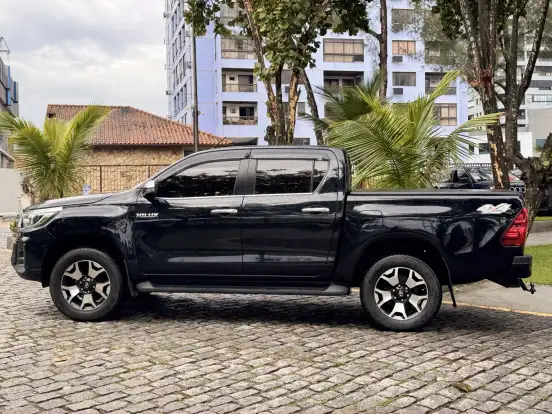 TOYOTA-HILUX-2018