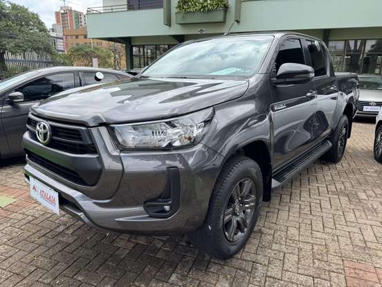 TOYOTA-HILUX-2.8 D-4D TURBO DIESEL CD SR 4X4 AUTOMÁTICO TOYOTA-HILUX-2022