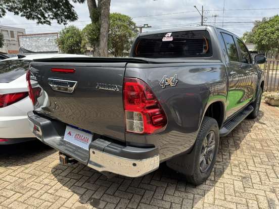TOYOTA-HILUX-2022