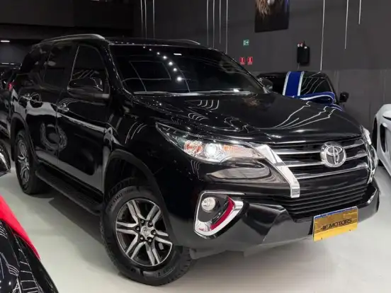 TOYOTA-HILUX SW4-2.7 SRV 7 LUGARES 4X2 16V FLEX 4P AUTOMÁTICO TOYOTA-HILUX SW4-2017