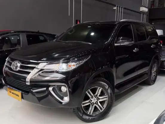 TOYOTA-HILUX SW4-2017