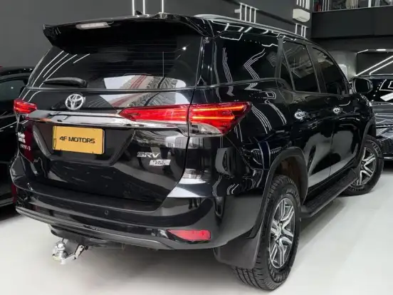TOYOTA-HILUX SW4-2017