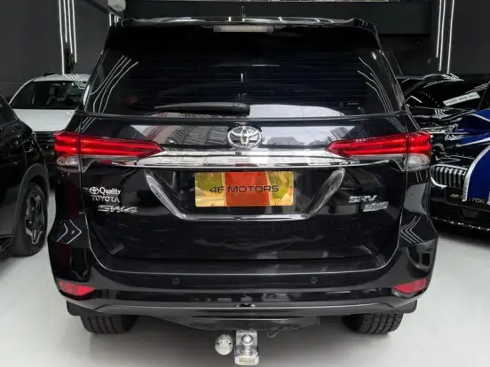 TOYOTA-HILUX SW4-2017