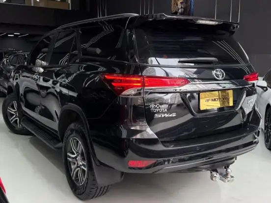 TOYOTA-HILUX SW4-2017
